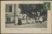 « 42. Montsoult (S.-et-O.). La procession du T.S. Sacrement. Villa Béthanie ».
