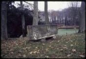 Domont. - Château d'Ombreval : sarcophage romain situé dans le parc.