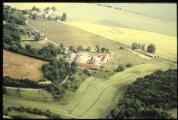 Berville. - Vue aérienne sur la ferme « Les Givrets ».