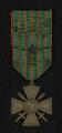 2 vues  - Croix de guerre pour la bataille de la Somme en 1916 : médaille. (ouvre la visionneuse)