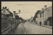 2 vues  - « Beaumont (S.&-O.). Rue de Senlis ». V. Gaudefroy. Beaumont. (ouvre la visionneuse)