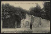 2 vues  - « Beaumont-sur-Oise. Remparts du vieux château ». Frémont édit., Beaumont-sur-Oise. (ouvre la visionneuse)
