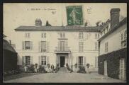 2 vues  - « 4. Bernes. Le château ». J. Frémont édit., Beaumont-sur-Oise. (ouvre la visionneuse)