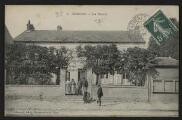2 vues  - « 1. Bernes. La mairie ». Frémont édit., Beaumont-sur-Oise. (ouvre la visionneuse)