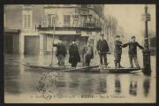 2 vues « 9. Inondations. Janvier 1910. Bezons. Rue de Villeneuve ». Cliché Carlier.