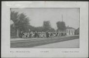 2 vues « 10. Montsoult (S.-et-O.). La gare. Le départ d'une colonie ».