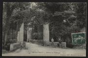 2 vues  - « Royaumont. Entrée de l\'abbaye ». Frémont édit., Beaumont-sur-Oise. (ouvre la visionneuse)