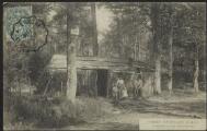 2 vues  - « Forêt de Saint-Leu (S.-et-O.). Une hutte de bûcheron ». (ouvre la visionneuse)