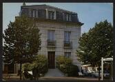 2 vues « 11977. Bezons (Val-d'Oise). La bibliothèque municipale ». Photo Rolf Walter. Abeille cartes. Editions Lyna-Paris, 8 rue du Caire, Paris.