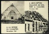 2 vues  - « Nouvelle église de Goussainville. Quelques aspects de la construction en cours. Arcs de béton. Revêtement de granit … A la reprise du chantier novembre 1961. 6 arcs béton. Dallage au sol prêt à couvrir octobre 1962 ». (ouvre la visionneuse)
