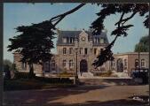 2 vues « E.95.555.00.0.0006. St-Gratien (Val-d'Oise). L'hôtel de ville ». Combier imprimeur, Mâcon.