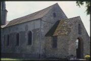 1 vue Aincourt. - Église Saint-Martin : flanc nord, porche.