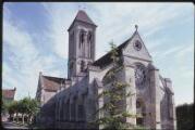 1 vue  - Champagne-sur-Oise. - Église Notre-Dame-de-l\'Assomption : clocher avec chevet. (ouvre la visionneuse)