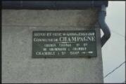 1 vue Champagne-sur-Oise. - Plaque signalétique de la commune de l'ancienne Seine-et-Oise.