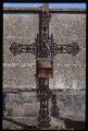 1 vue Chennevières-lès-Louvres. - Cimetière : croix funéraire.