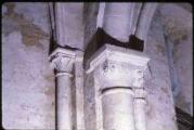 1 vue  - Courcelles-sur-Viosne. - Église Saint-Lucien : chapiteaux de la pile sud-est de la base du clocher. (ouvre la visionneuse)