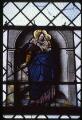 1 vue Ennery. - Église Saint-Aubin : vitrail représentant une Vierge à l'enfant.