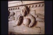 1 vue Ennery. - Église Saint-Aubin : détail d'une frise avec la représentation du Christ.