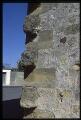 1 vue Ennery. - Mur en ruines avec chaîne en pierres de taille.
