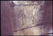 1 vue Épiais-lès-Louvres. - Église Notre-Dame-de-l'Assomption : détail d'un graffiti sur le clocher représentant un cheval.