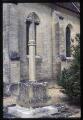 1 vue Puiseux-Pontoise. - Ancienne croix de cimetière située près de l'église Saint-Pierre.