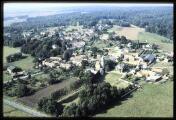 1 vue Aincourt. - Vue aérienne sur le village.